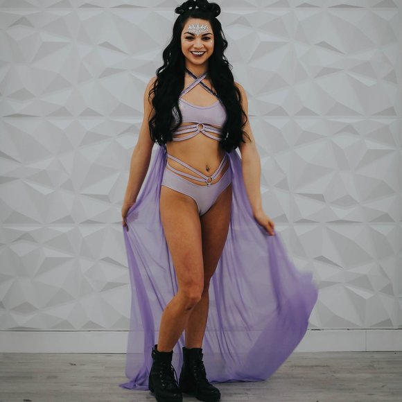 Strings & Rings Top - Picture 2 of 8